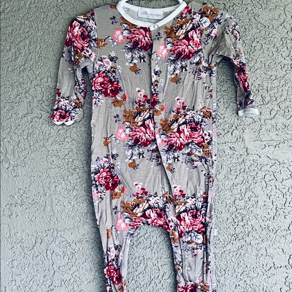 GUC 12-18m baby Goosebumps Gray Floral One Piece Snap